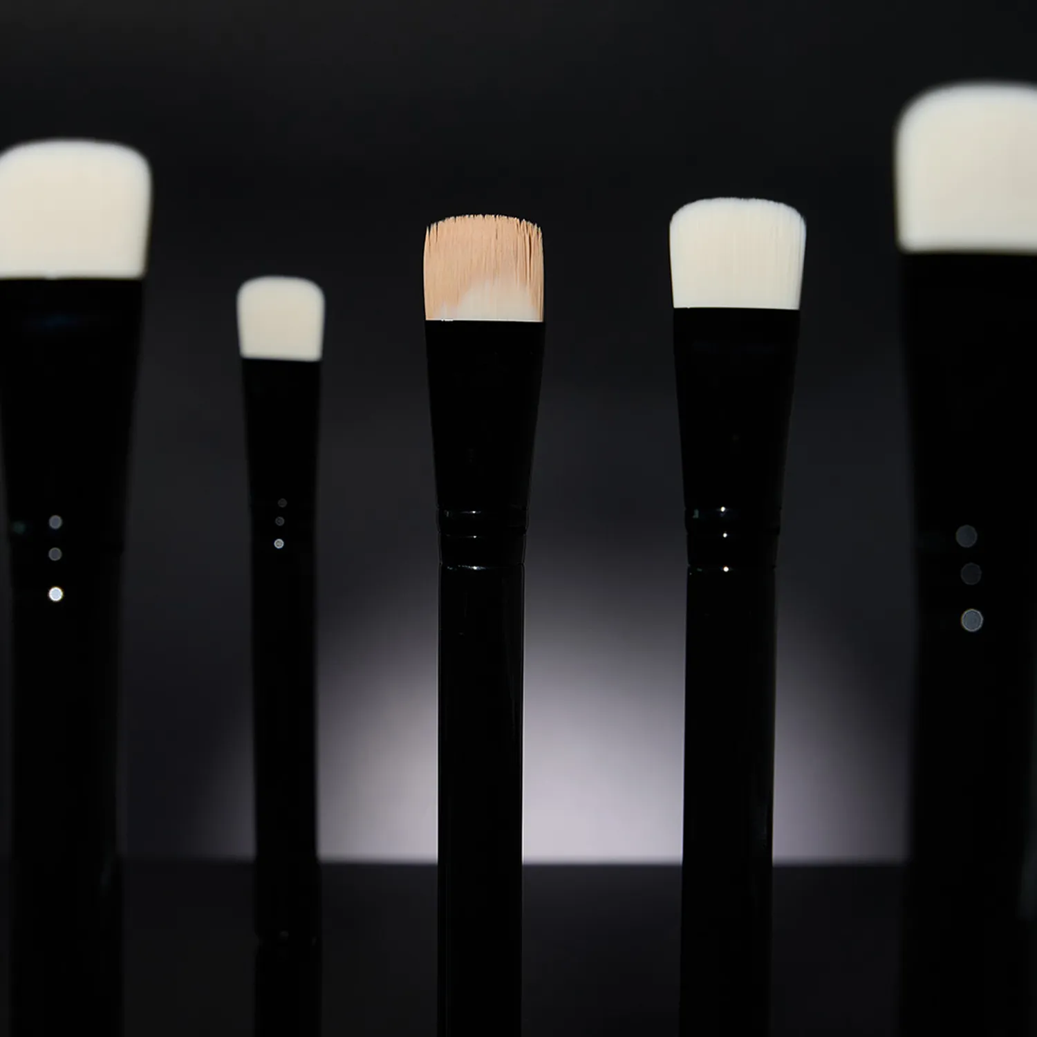 gloworks Kill Pore Foundation Brush BB214