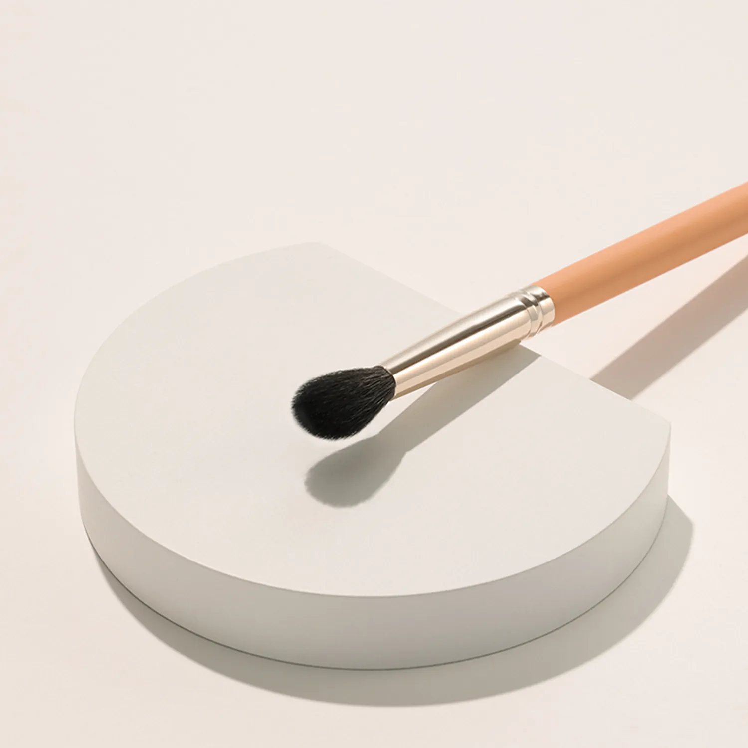 THE TOOL LAB 227 Tapered Crease Brush