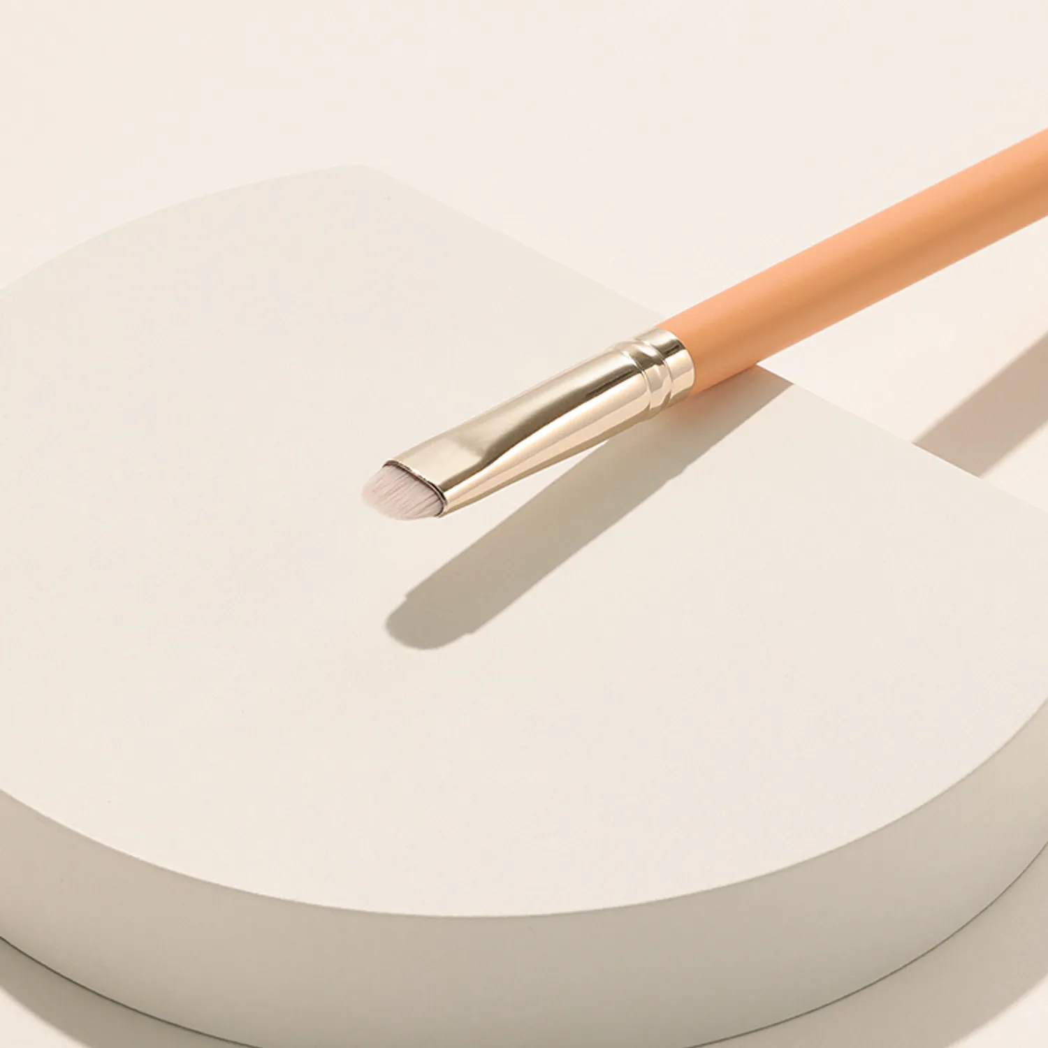 THE TOOL LAB 221 Eyeline Definer Brush