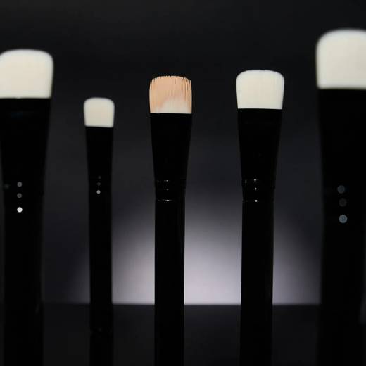 gloworks Kill Pore Foundation Brush BB214