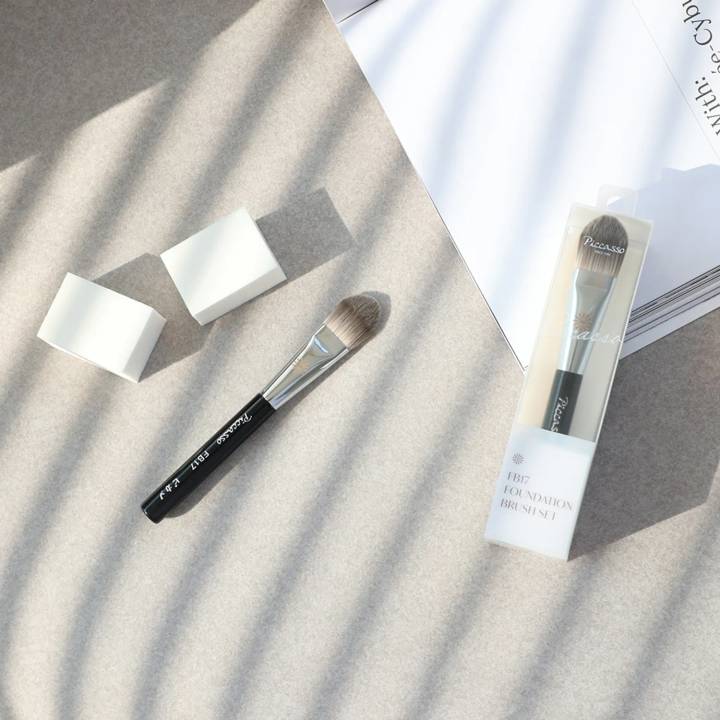 PICCASSO FB17 Foundation Brush Set (+2 Sponges)