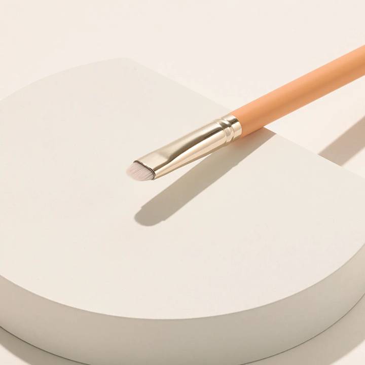 THE TOOL LAB 221 Eyeline Definer Brush