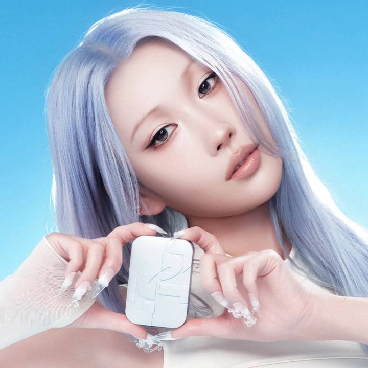 TWOSLASHFOUR Flash Reflecting Skin Finisher 6.9g Pale Blue
