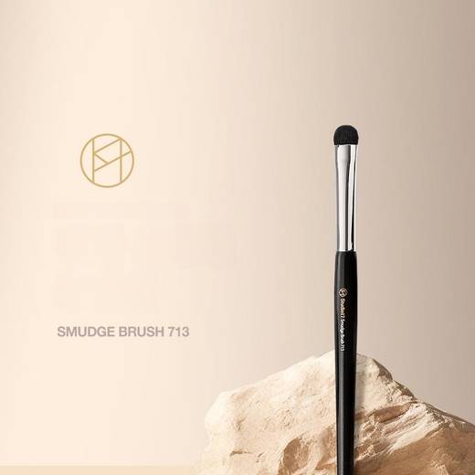 STUDIO17 Point Eye Smudge Brush 713