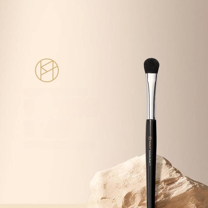 STUDIO17 Base Eyeshadow Brush 711