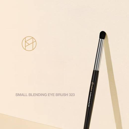 STUDIO17 Small Blending Eye Brush 323