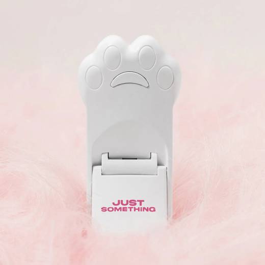JUST SOMETHING Mini Heating Eyelash Curler