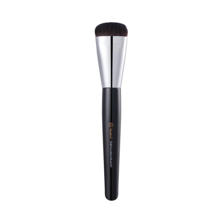 STUDIO17 Glide Foundation Brush 411
